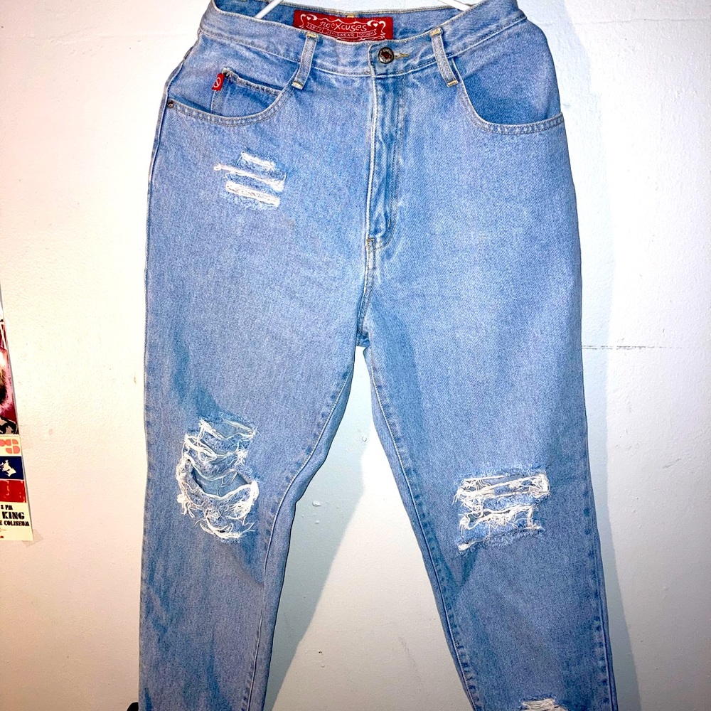 VINTAGE NO EXCUSES DISTRESSED MOM JEANS